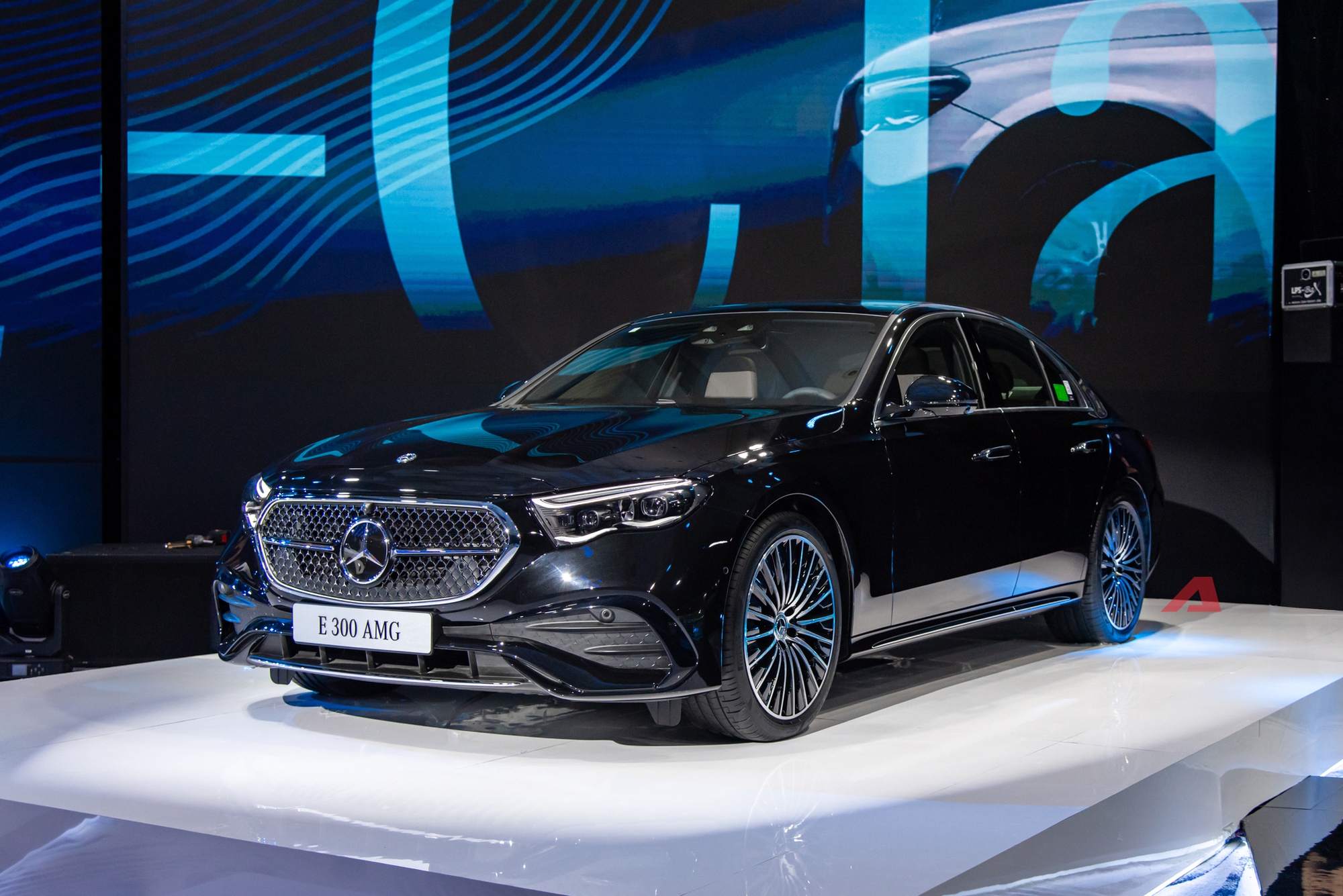 8 xe ra mắt Việt Nam tháng 10/2025: Rẻ nhất 520 triệu đồng, đắt nhất hơn 13 tỷ đồng, từ sedan đến SUV, đủ động cơ xăng điện và hybrid- Ảnh 1. 8 xe ra mắt Việt Nam tháng 10/2025: Rẻ nhất 520 triệu đồng, đắt nhất hơn 13 tỷ đồng, từ sedan đến SUV, đủ động cơ xăng điện và hybrid- Ảnh 1.