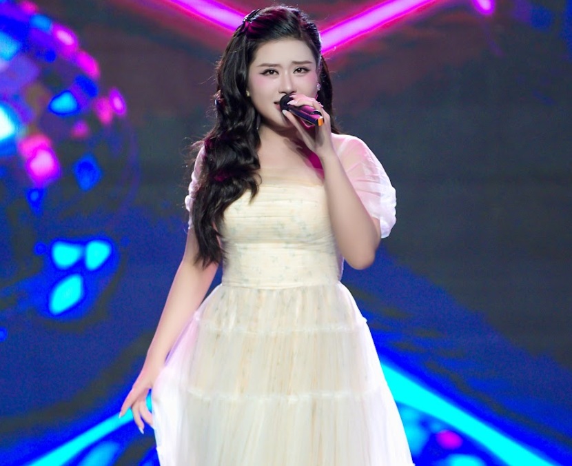 Ngọc Sơn mê mẩn nữ ca sĩ sinh năm 2004: "Em đẹp như thiên thần"- Ảnh 2.