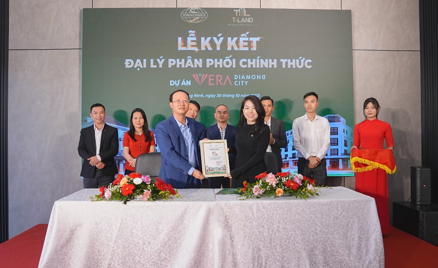 Lễ ký kết với các đại lý phân phối dự án Vera Diamond City Quảng Ninh- Ảnh 1. Lễ ký kết với các đại lý phân phối dự án Vera Diamond City Quảng Ninh- Ảnh 1.