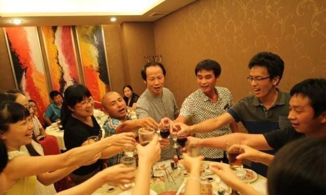 66 tuổi rồi, tôi hiểu ra: Sau 60, đừng đi họp lớp nữa nếu không muốn rước phiền!- Ảnh 1. 66 tuổi rồi, tôi hiểu ra: Sau 60, đừng đi họp lớp nữa nếu không muốn rước phiền!- Ảnh 1.