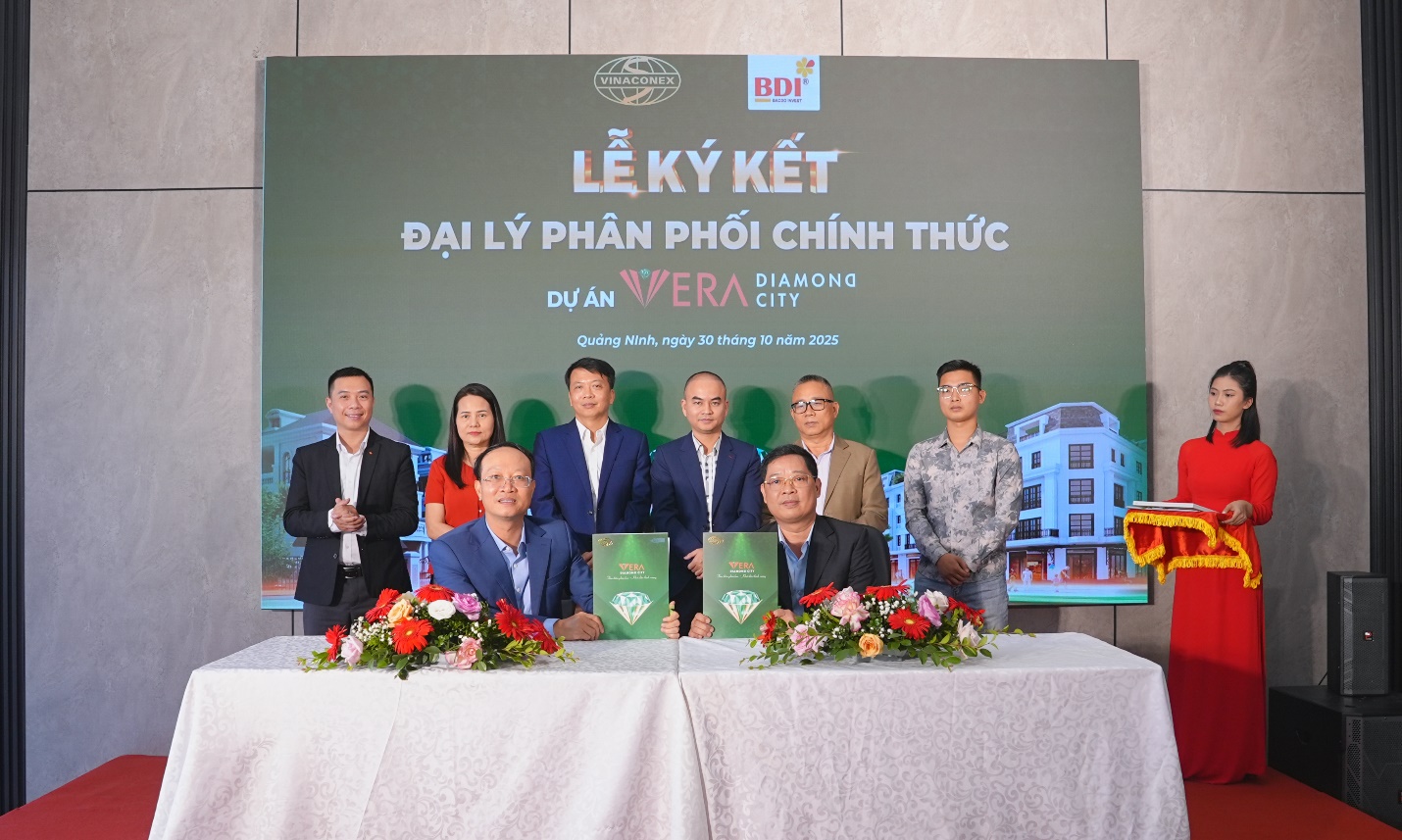 Lễ ký kết với các đại lý phân phối dự án Vera Diamond City Quảng Ninh- Ảnh 4. Lễ ký kết với các đại lý phân phối dự án Vera Diamond City Quảng Ninh- Ảnh 4.