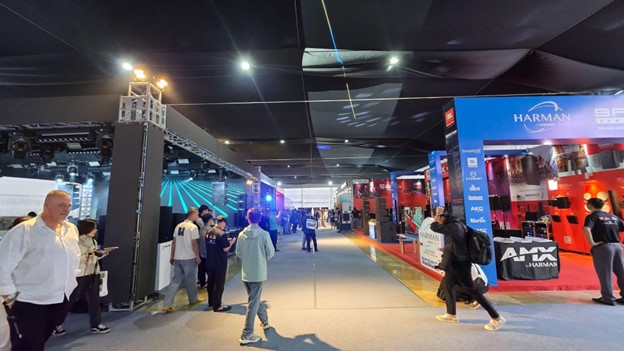 “Đại tiệc” công nghệ âm thanh - ánh sáng PLASE SHOW trở lại Hà Nội- Ảnh 10. “Đại tiệc” công nghệ âm thanh - ánh sáng PLASE SHOW trở lại Hà Nội- Ảnh 10.