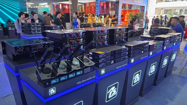 “Đại tiệc” công nghệ âm thanh - ánh sáng PLASE SHOW trở lại Hà Nội- Ảnh 7. “Đại tiệc” công nghệ âm thanh - ánh sáng PLASE SHOW trở lại Hà Nội- Ảnh 7.