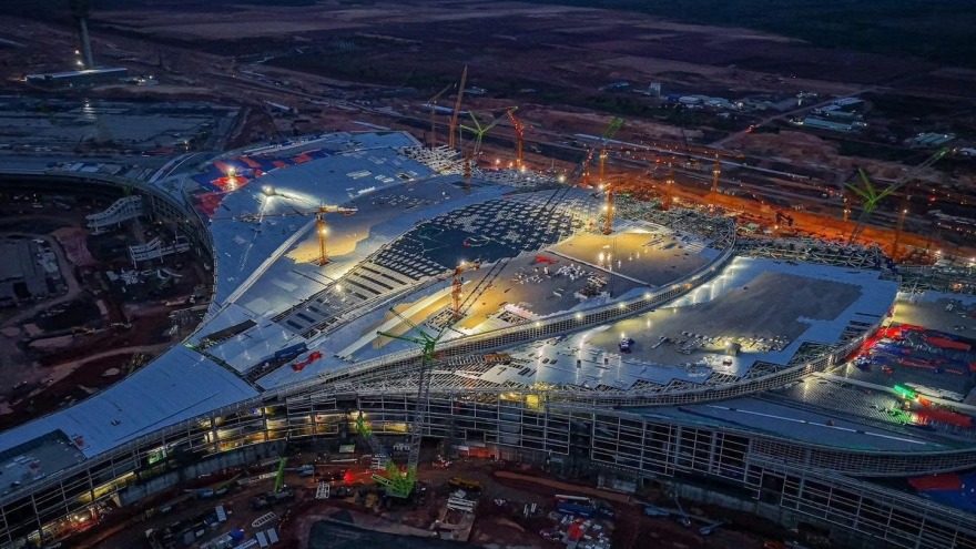 Một công ty sẽ tuyển 1.400 kỹ sư vận hành, bảo trì... để phục vụ tại dự án 16 tỷ USD lập kỷ lục 3 năm 8 lần đón Thủ tướng thị sát- Ảnh 1. Một công ty sẽ tuyển 1.400 kỹ sư vận hành, bảo trì... để phục vụ tại dự án 16 tỷ USD lập kỷ lục 3 năm 8 lần đón Thủ tướng thị sát- Ảnh 1.