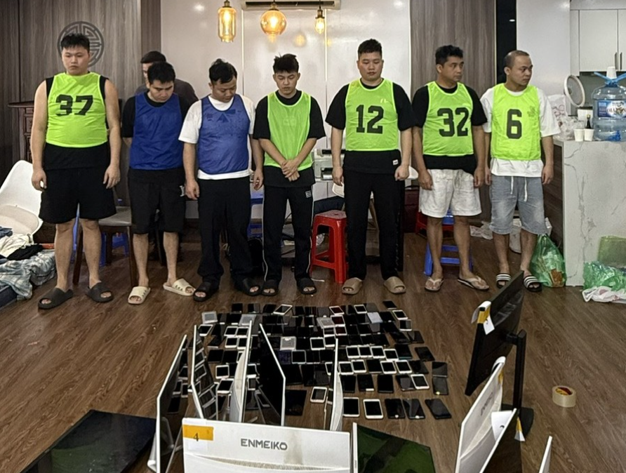 Bắt nhóm đối tượng người nước ngoài lừa đảo, cưỡng đoạt tài sản qua mạng- Ảnh 2. Bắt nhóm đối tượng người nước ngoài lừa đảo, cưỡng đoạt tài sản qua mạng- Ảnh 2.