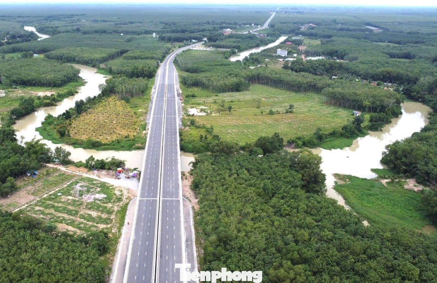 Cầu đường nghìn tỷ nối TPHCM với Tây Ninh thông xe chưa lâu đã 2 lần 'chắp vá'- Ảnh 5. Cầu đường nghìn tỷ nối TPHCM với Tây Ninh thông xe chưa lâu đã 2 lần 'chắp vá'- Ảnh 5.