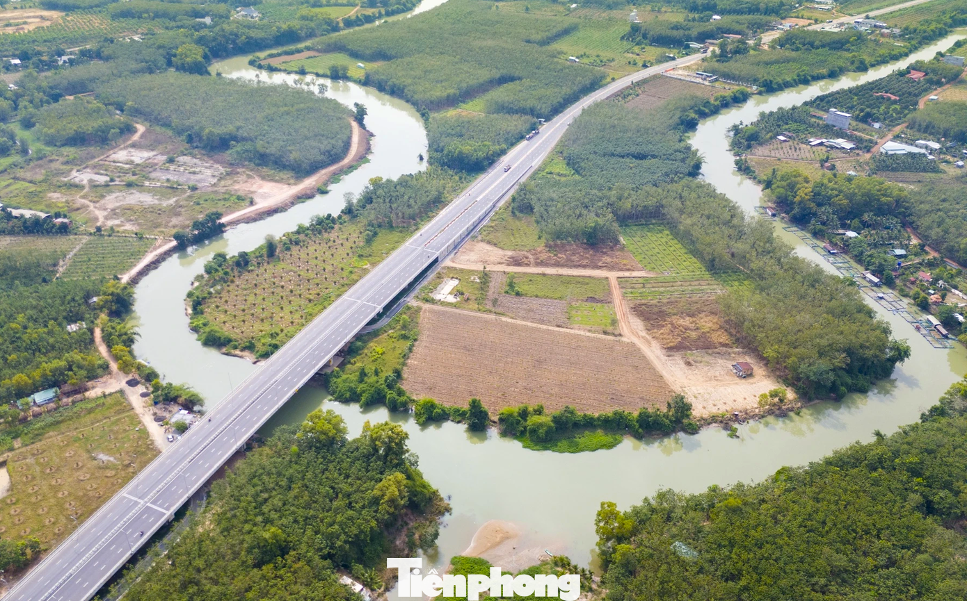 Cầu đường nghìn tỷ nối TPHCM với Tây Ninh thông xe chưa lâu đã 2 lần 'chắp vá'- Ảnh 7. Cầu đường nghìn tỷ nối TPHCM với Tây Ninh thông xe chưa lâu đã 2 lần 'chắp vá'- Ảnh 7.