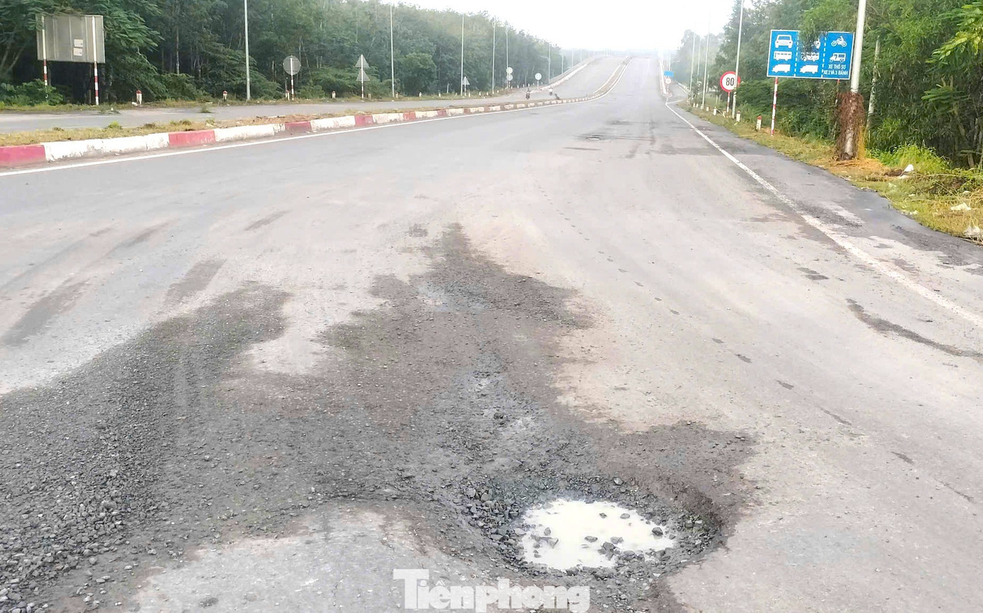 Cầu đường nghìn tỷ nối TPHCM với Tây Ninh thông xe chưa lâu đã 2 lần 'chắp vá'- Ảnh 1. Cầu đường nghìn tỷ nối TPHCM với Tây Ninh thông xe chưa lâu đã 2 lần 'chắp vá'- Ảnh 1.