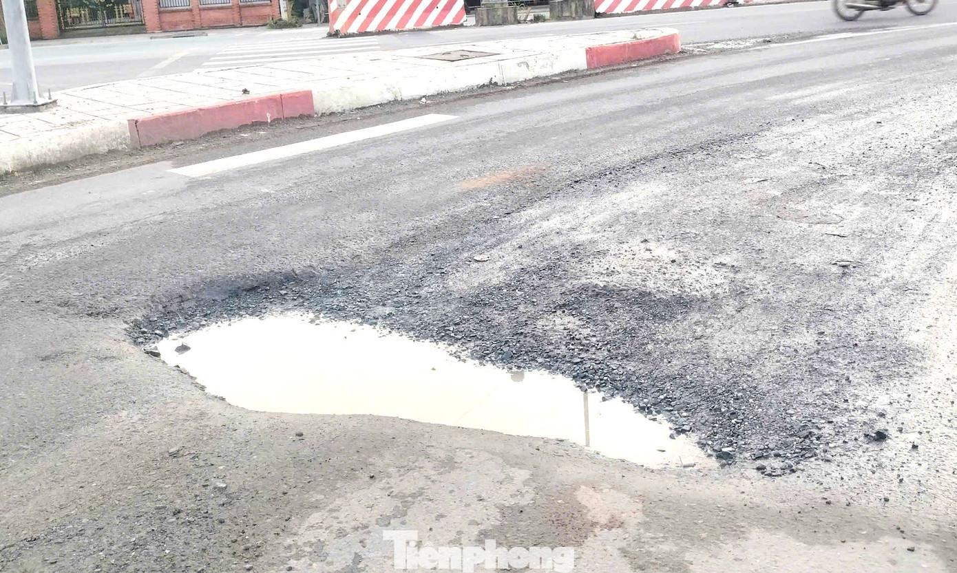 Cầu đường nghìn tỷ nối TPHCM với Tây Ninh thông xe chưa lâu đã 2 lần 'chắp vá'- Ảnh 4. Cầu đường nghìn tỷ nối TPHCM với Tây Ninh thông xe chưa lâu đã 2 lần 'chắp vá'- Ảnh 4.