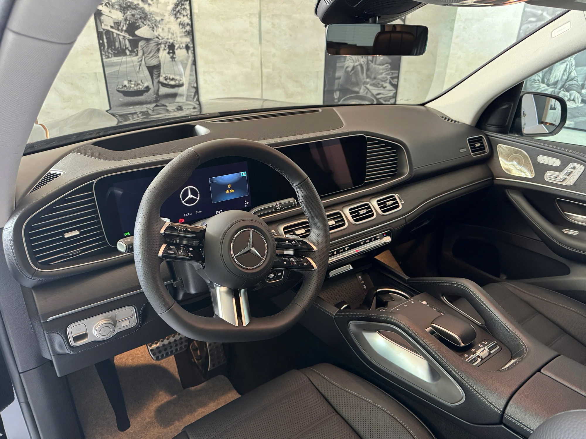 8 xe ra mắt Việt Nam tháng 10/2025: Rẻ nhất 520 triệu đồng, đắt nhất hơn 13 tỷ đồng, từ sedan đến SUV, đủ động cơ xăng điện và hybrid- Ảnh 9. 8 xe ra mắt Việt Nam tháng 10/2025: Rẻ nhất 520 triệu đồng, đắt nhất hơn 13 tỷ đồng, từ sedan đến SUV, đủ động cơ xăng điện và hybrid- Ảnh 9.