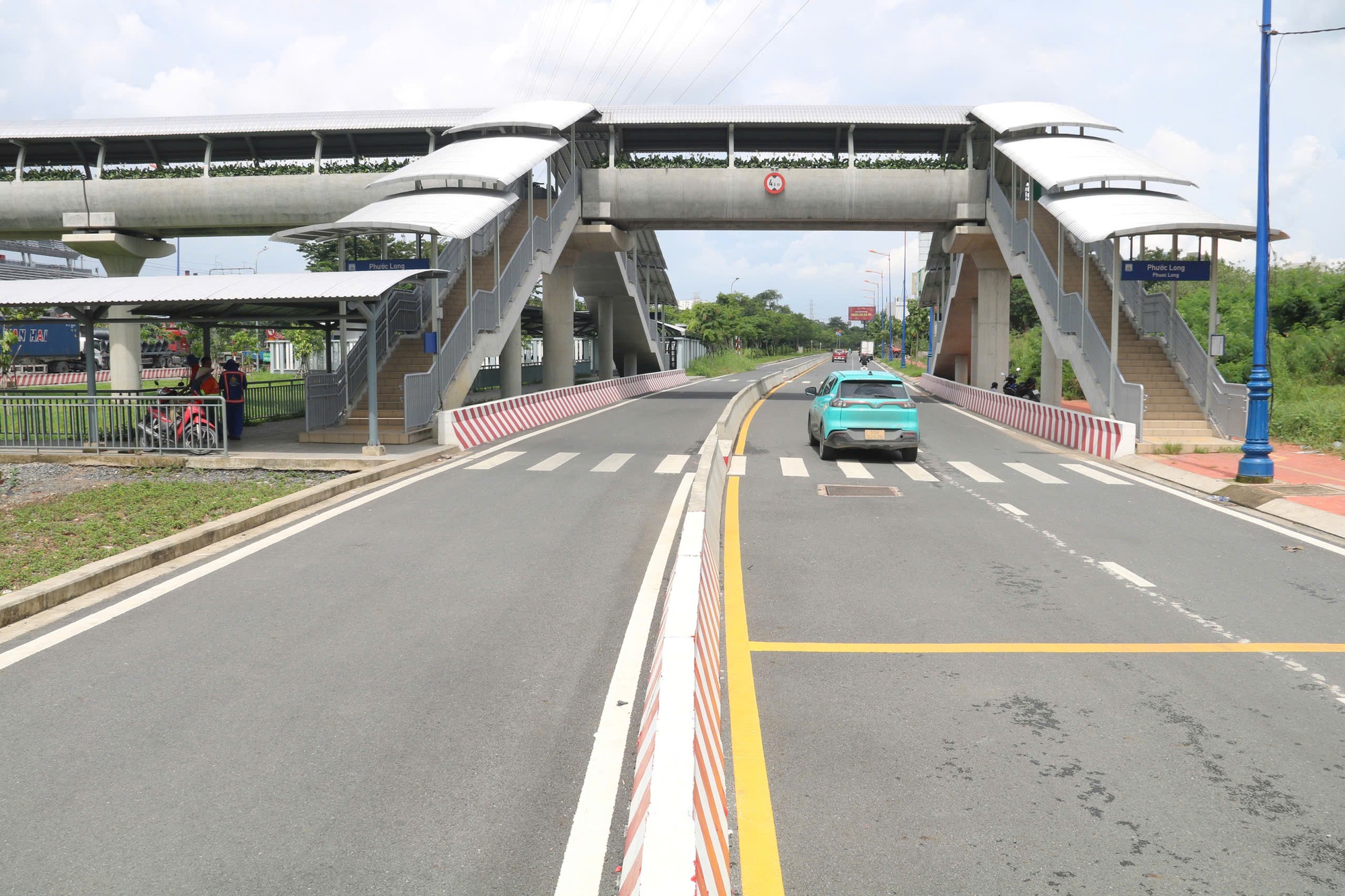 Vì sao đường song hành Võ Nguyên Giáp hoàn thiện đã gần 2 năm, nay mới chính thức thông xe?- Ảnh 3. Vì sao đường song hành Võ Nguyên Giáp hoàn thiện đã gần 2 năm, nay mới chính thức thông xe?- Ảnh 3.