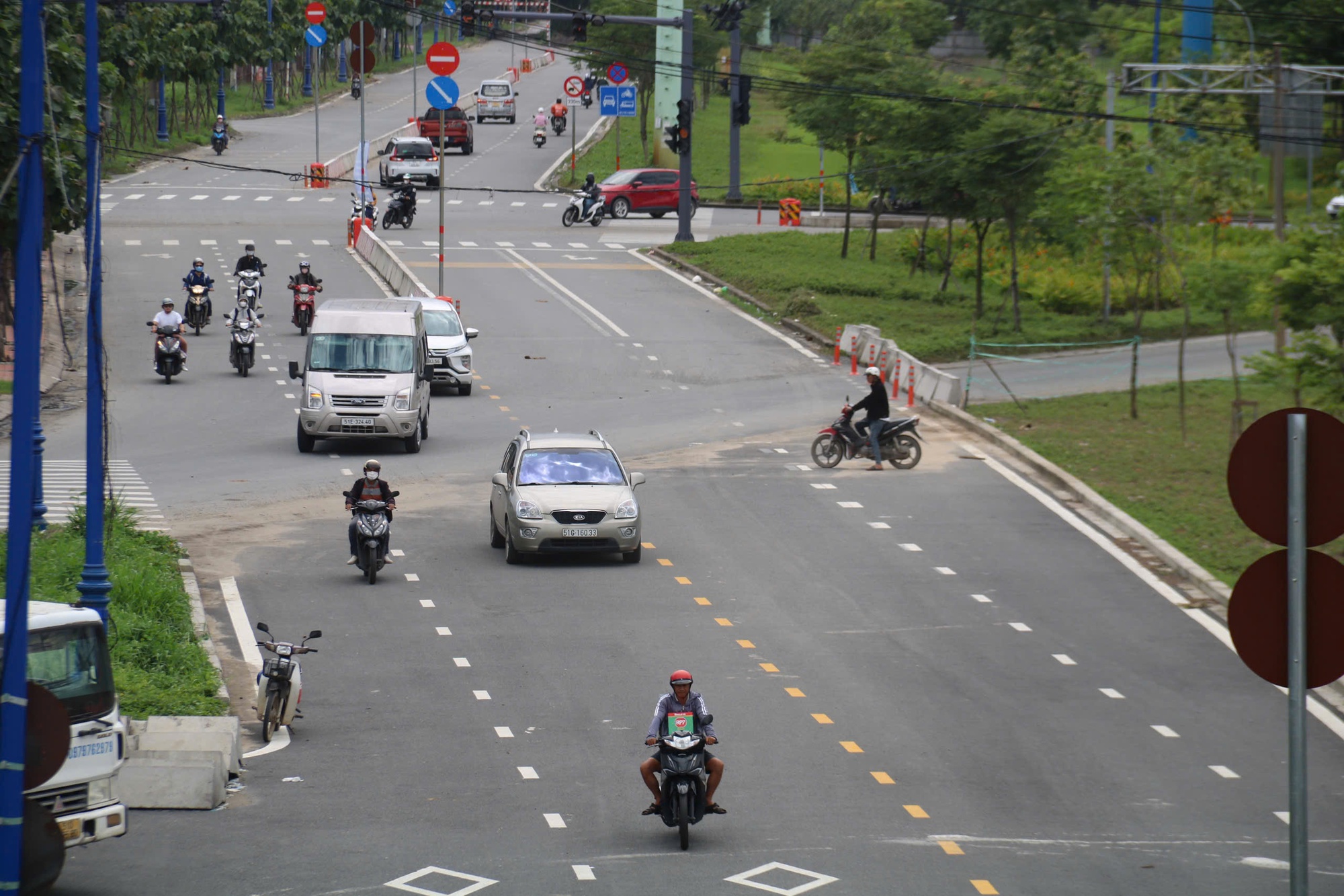 Vì sao đường song hành Võ Nguyên Giáp hoàn thiện đã gần 2 năm, nay mới chính thức thông xe?- Ảnh 4. Vì sao đường song hành Võ Nguyên Giáp hoàn thiện đã gần 2 năm, nay mới chính thức thông xe?- Ảnh 4.