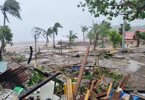 Siêu bão Fung-wong càn quét Philippines với sức gió 185km/h, chỉ 1 tuần sau khi bão Kalmaegi khiến hơn 220 người thiệt mạng- Ảnh 2. Siêu bão Fung-wong càn quét Philippines với sức gió 185km/h, chỉ 1 tuần sau khi bão Kalmaegi khiến hơn 220 người thiệt mạng- Ảnh 2.