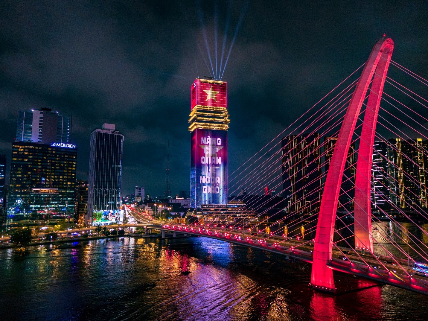 Tòa tháp Saigon Marina IFC rực sáng chào mừng đối tác chiến lược toàn diện Việt - Anh- Ảnh 4.