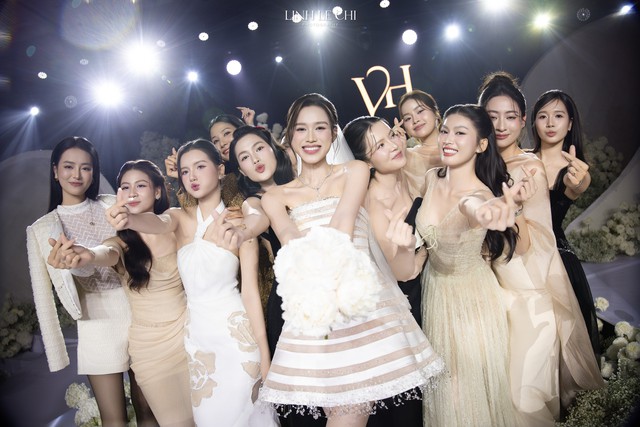 Dự đám cưới của Đỗ Hà và thiếu gia Tập đoàn Sơn Hải xong, khách mời đều cầm trên tay 1 món đồ- Ảnh 3.