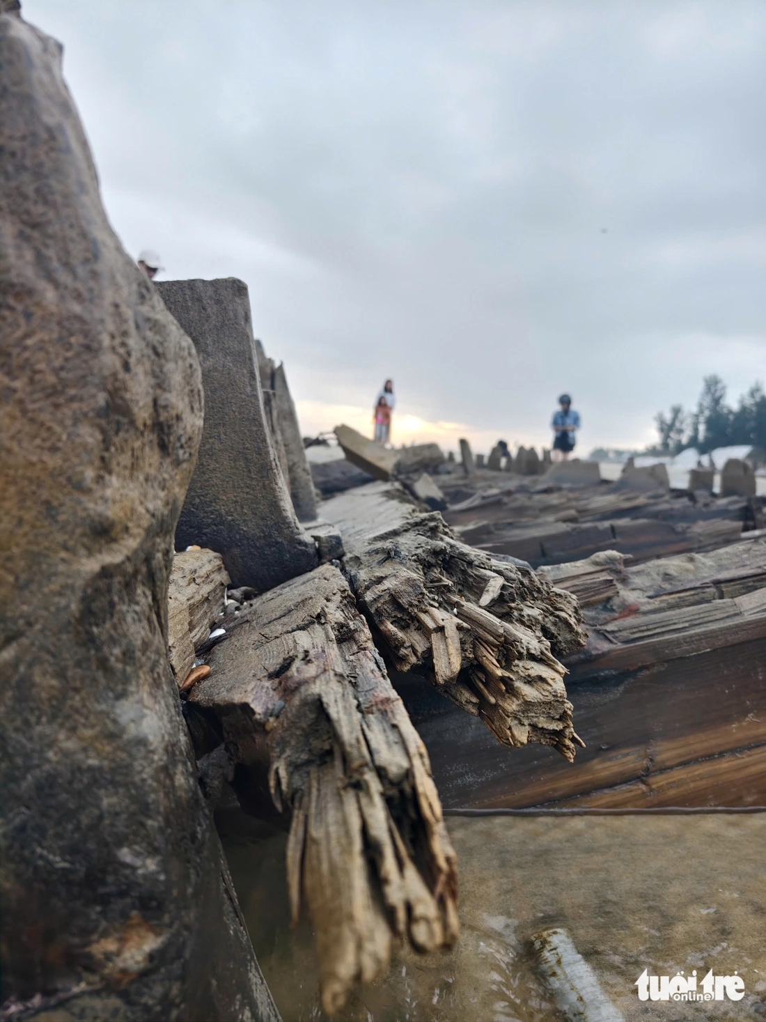 Vật lạ dài được xem như "báu vật độc nhất vô nhị" từng bị vùi lấp bỗng xuất hiện rõ mồn một, đề xuất khai quật khẩn cấp- Ảnh 3.