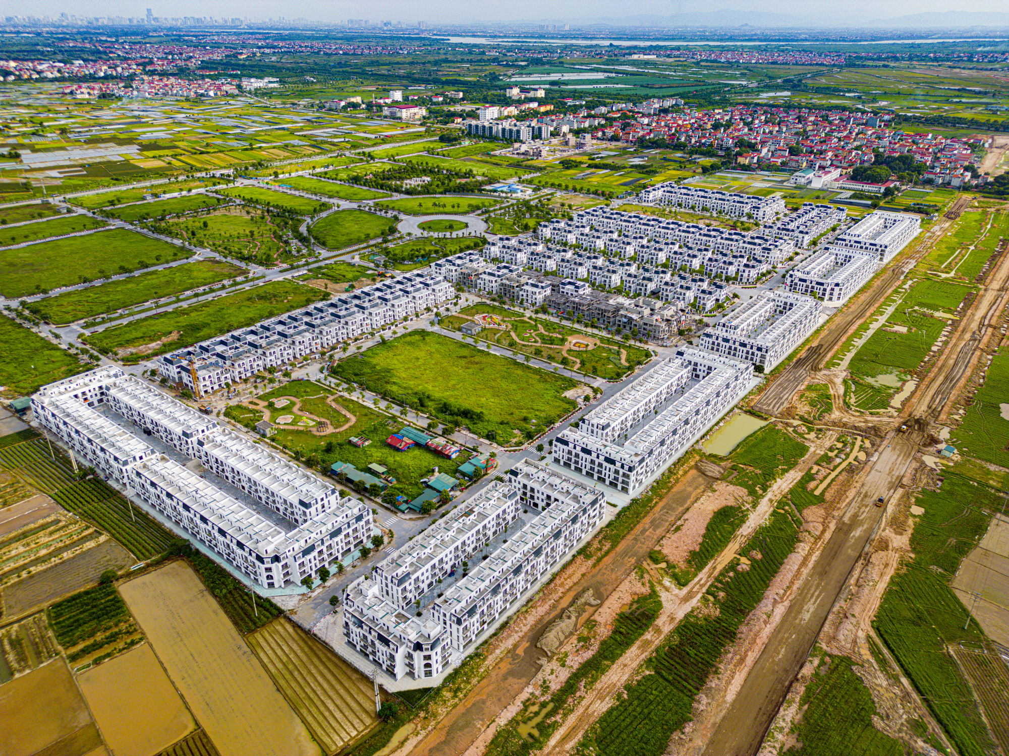 Vùng đất cách trung tâm Hà Nội 30km từng bị “ngủ quên”, nay được các ông lớn bất động sản “đánh thức”- Ảnh 4.