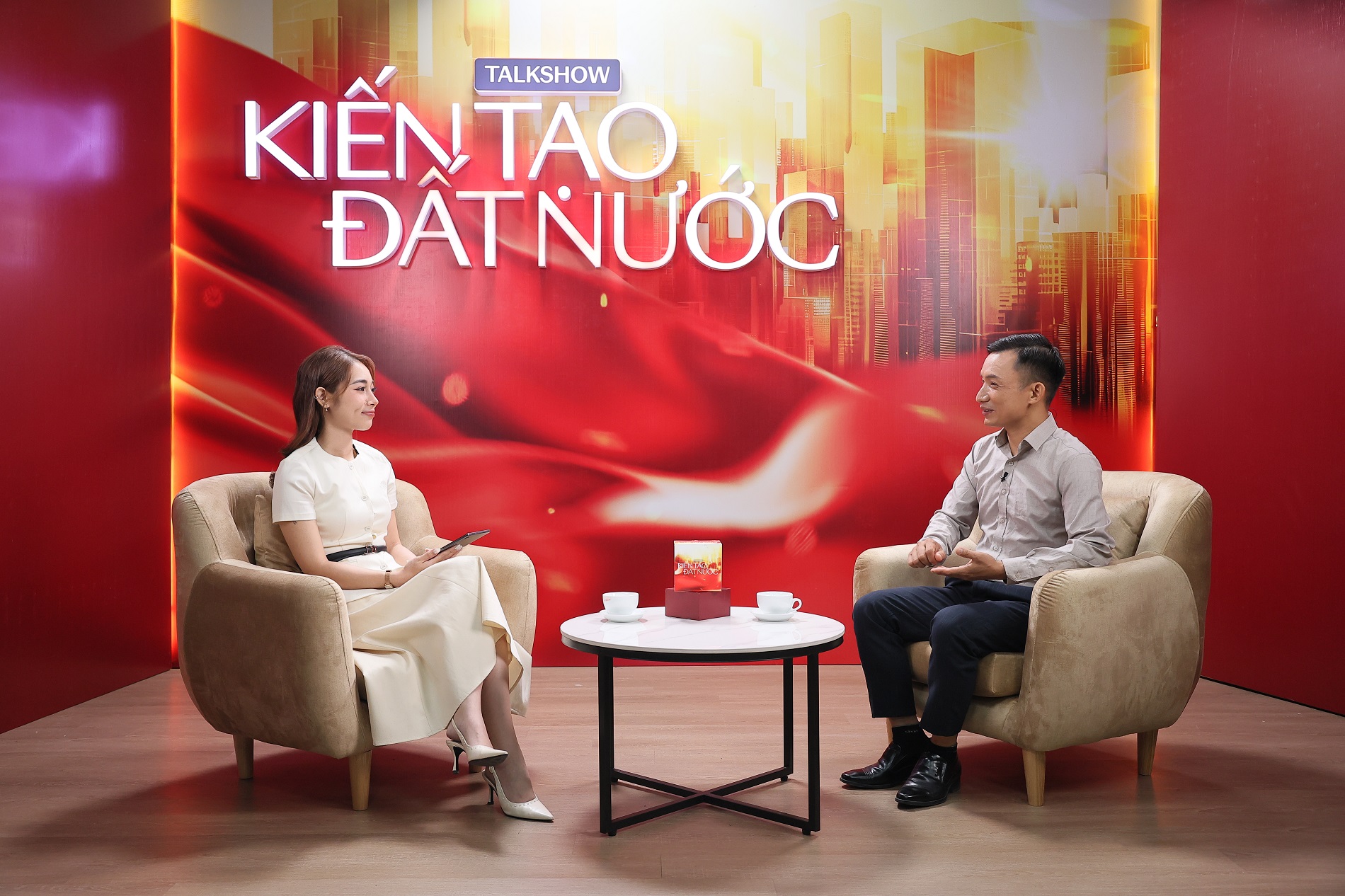 Từ bản thiết kế vẽ trên nền đất bờ ruộng tới xưởng chế tác nông cụ, sức sáng tạo của anh nông dân làm nên điều không tưởng- Ảnh 2. Từ bản thiết kế vẽ trên nền đất bờ ruộng tới xưởng chế tác nông cụ, sức sáng tạo của anh nông dân làm nên điều không tưởng- Ảnh 2.