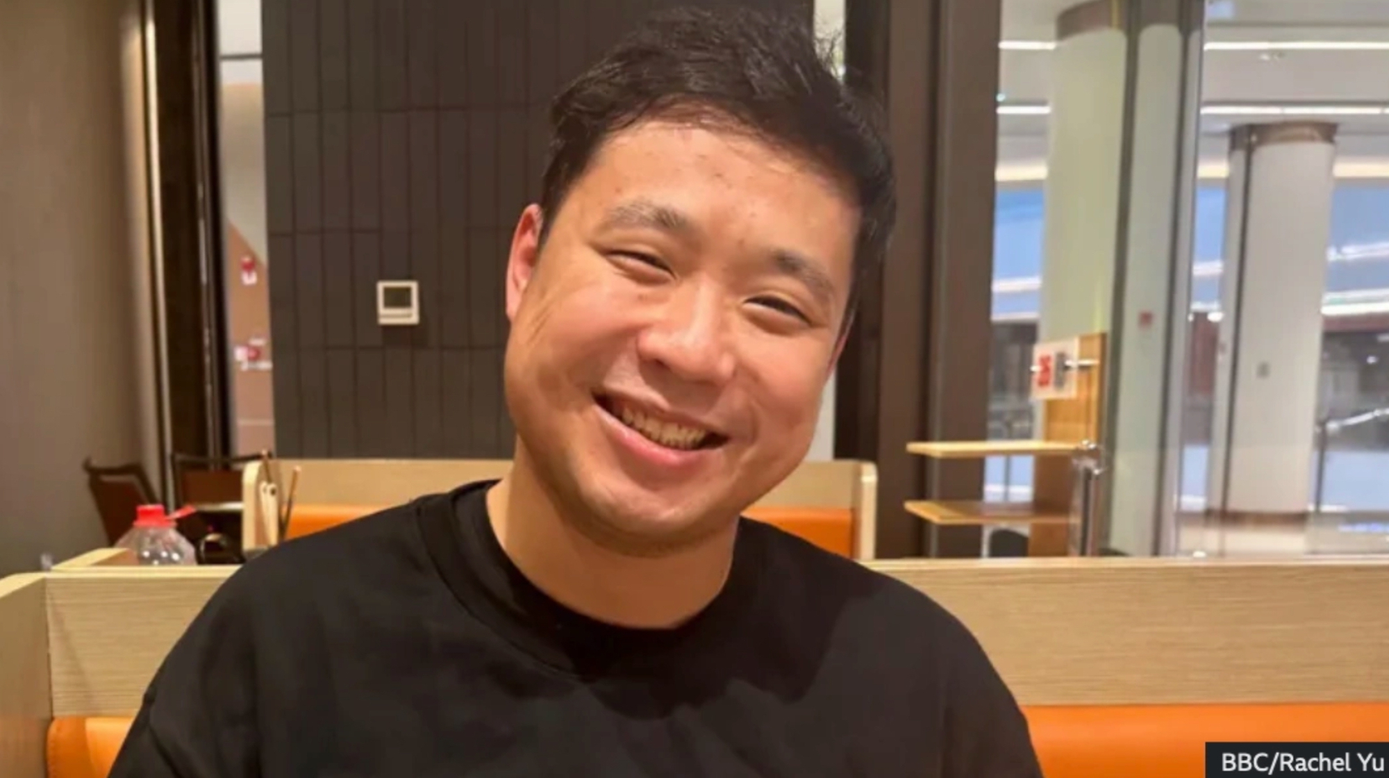 Thạc sĩ tài chính đi bưng lẩu, kỹ sư điện tử đi làm diễn viên quần chúng, tiến sĩ đi rửa bát thuê: Cơn ác mộng mang tên “thừa bằng cấp, thiếu việc làm” ở xứ tỷ dân- Ảnh 1.