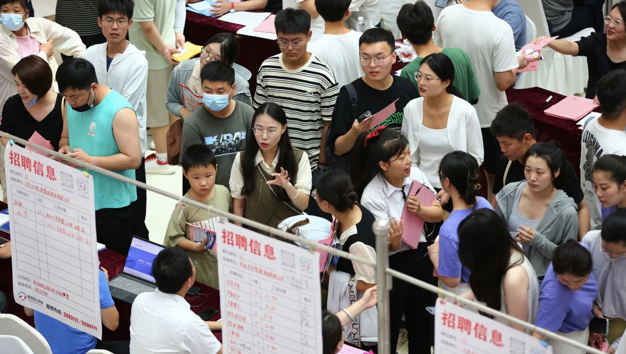 Thạc sĩ tài chính đi bưng lẩu, kỹ sư điện tử đi làm diễn viên quần chúng, tiến sĩ đi rửa bát thuê: Cơn ác mộng mang tên “thừa bằng cấp, thiếu việc làm” ở xứ tỷ dân- Ảnh 4.