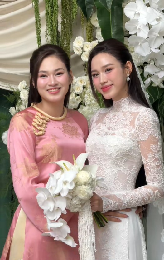 Chị gái Đỗ Hà đăng ảnh với chồng trong lễ cưới em gái, bất ngờ vấp tranh cãi- Ảnh 5.