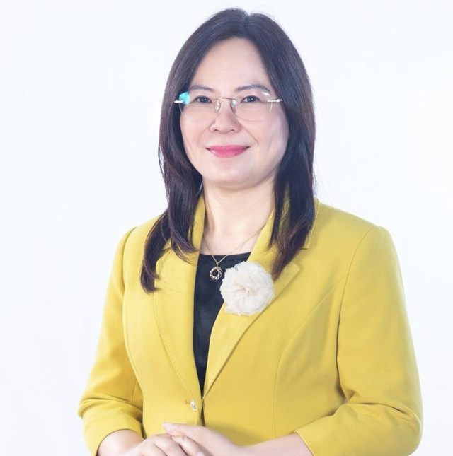 Chân dung nữ tướng vừa ngồi 