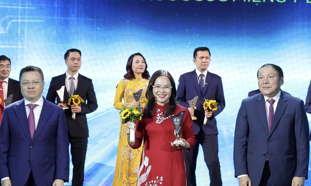 Chân dung nữ tướng vừa ngồi 