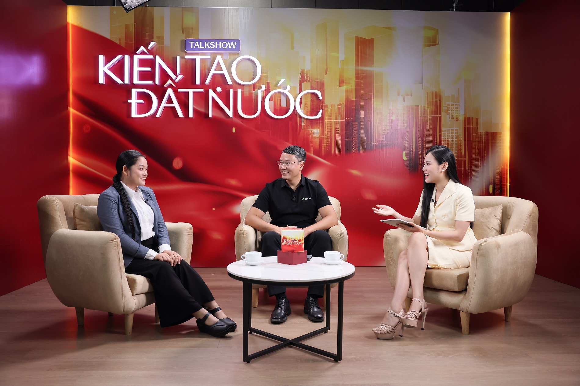 Vợ chồng Tiến sĩ Cao Anh Tuấn - Bùi Thanh Duyên "hiến kế" giúp Việt Nam đi tắt đón đầu trong kỷ nguyên AI- Ảnh 2. Vợ chồng Tiến sĩ Cao Anh Tuấn - Bùi Thanh Duyên "hiến kế" giúp Việt Nam đi tắt đón đầu trong kỷ nguyên AI- Ảnh 2.