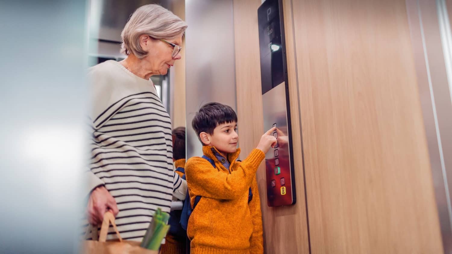 Vào thang máy, nhìn thấy hành xử này của những đứa trẻ, tôi liền biết ngay chúng được gia đình dạy dỗ rất tốt- Ảnh 2. Vào thang máy, nhìn thấy hành xử này của những đứa trẻ, tôi liền biết ngay chúng được gia đình dạy dỗ rất tốt- Ảnh 2.