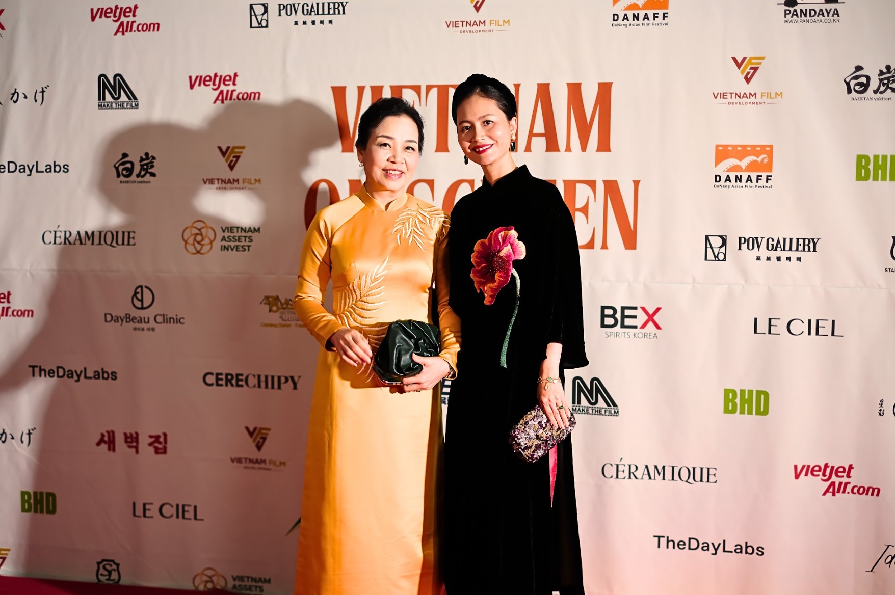 Sốc visual đại mỹ nhân vào vai Hoàng hậu quyền lực nhất Việt Nam, 30 năm nhan sắc không đổi mới đáng nể- Ảnh 2. Sốc visual đại mỹ nhân vào vai Hoàng hậu quyền lực nhất Việt Nam, 30 năm nhan sắc không đổi mới đáng nể- Ảnh 2.