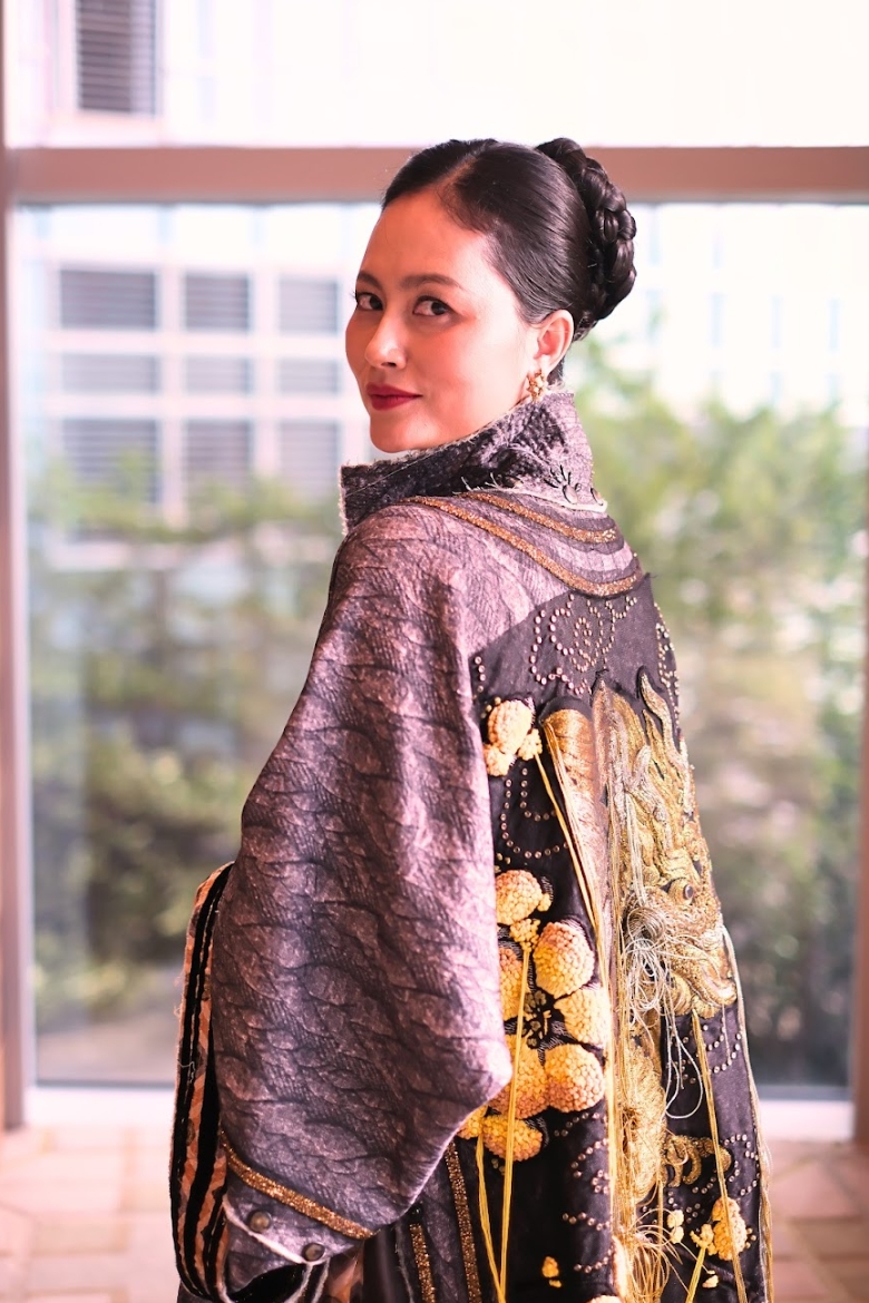 Sốc visual đại mỹ nhân vào vai Hoàng hậu quyền lực nhất Việt Nam, 30 năm nhan sắc không đổi mới đáng nể- Ảnh 4. Sốc visual đại mỹ nhân vào vai Hoàng hậu quyền lực nhất Việt Nam, 30 năm nhan sắc không đổi mới đáng nể- Ảnh 4.