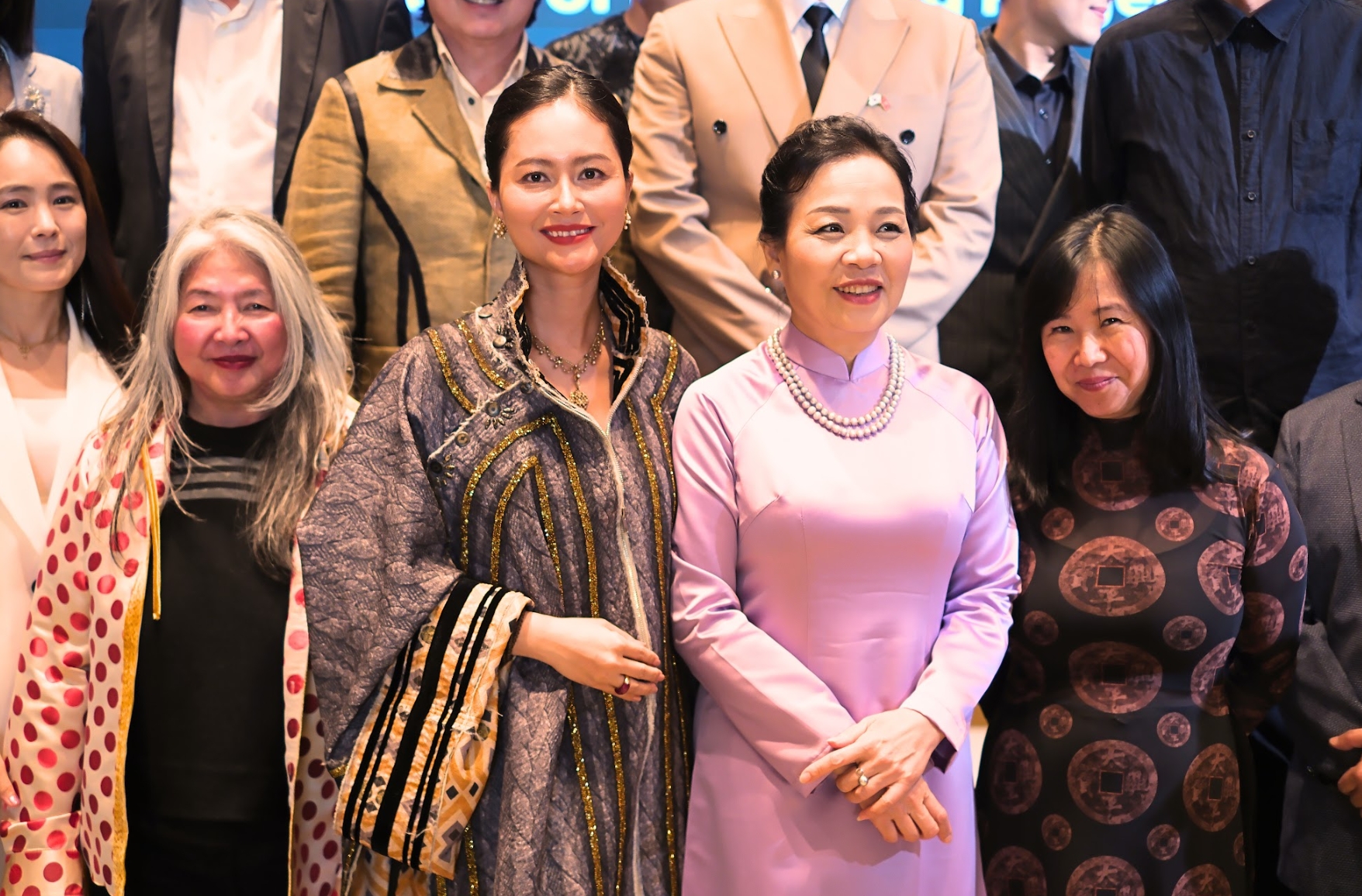 Sốc visual đại mỹ nhân vào vai Hoàng hậu quyền lực nhất Việt Nam, 30 năm nhan sắc không đổi mới đáng nể- Ảnh 3. Sốc visual đại mỹ nhân vào vai Hoàng hậu quyền lực nhất Việt Nam, 30 năm nhan sắc không đổi mới đáng nể- Ảnh 3.