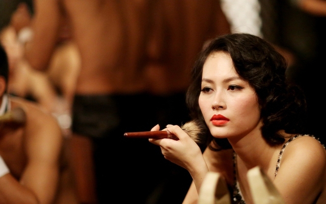 Sốc visual đại mỹ nhân vào vai Hoàng hậu quyền lực nhất Việt Nam, 30 năm nhan sắc không đổi mới đáng nể- Ảnh 6. Sốc visual đại mỹ nhân vào vai Hoàng hậu quyền lực nhất Việt Nam, 30 năm nhan sắc không đổi mới đáng nể- Ảnh 6.