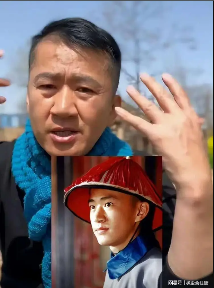 Bắt gặp nam diễn viên phim giờ vàng về quê bán mỳ, có 5 triệu fan mà tiền cát xê không đủ mua thuốc cảm- Ảnh 1.