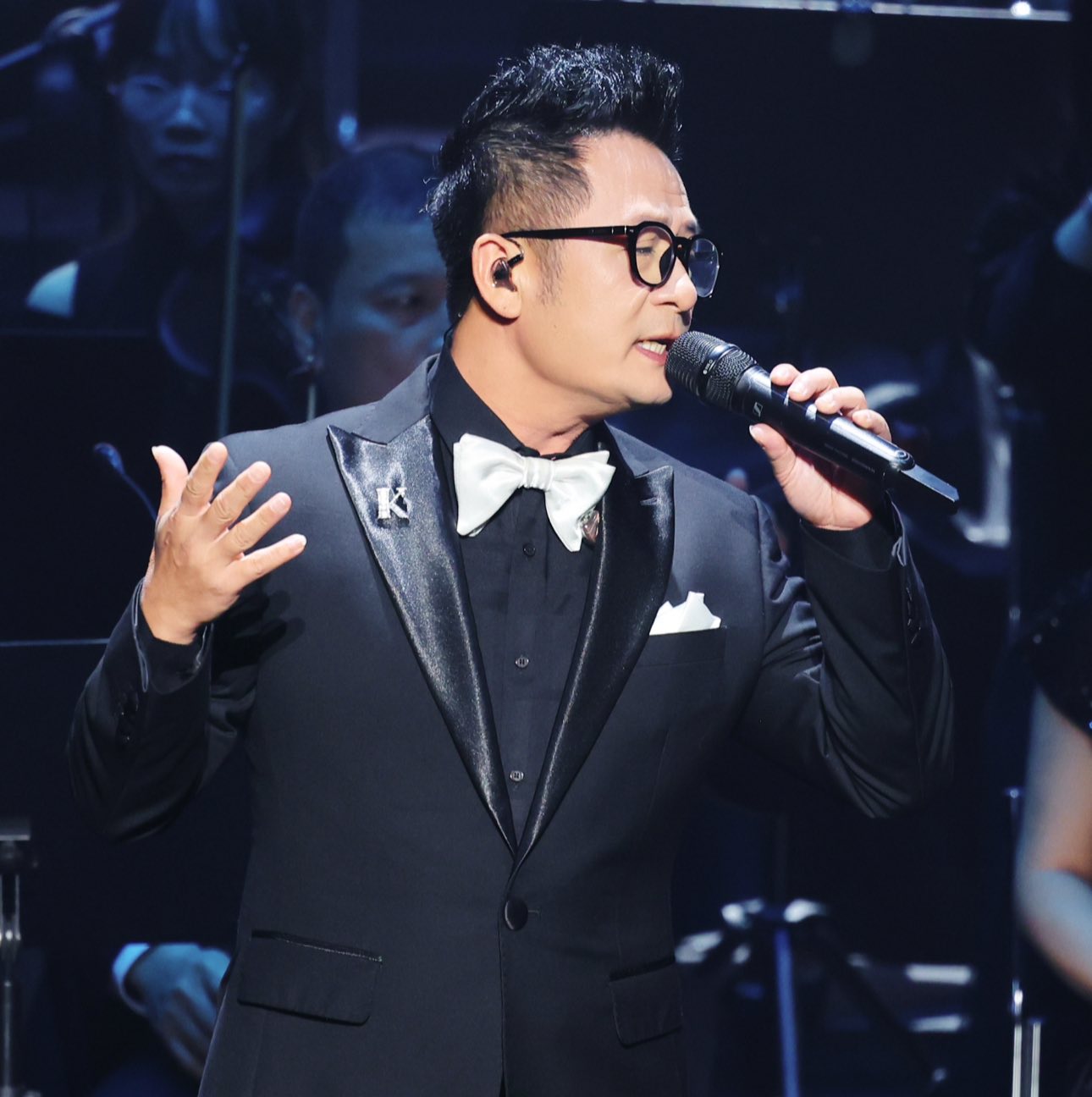 Nam ca sĩ sở hữu biệt thự 2.000 m2 ở Mỹ và Việt Nam: Ngoài 50 hôn nhân viên mãn bên vợ kém 17 tuổi- Ảnh 1. Nam ca sĩ sở hữu biệt thự 2.000 m2 ở Mỹ và Việt Nam: Ngoài 50 hôn nhân viên mãn bên vợ kém 17 tuổi- Ảnh 1.