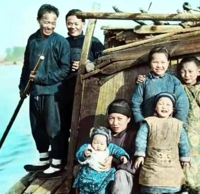 Bộ ảnh hiếm chụp thời nhà Thanh hơn 100 năm trước: Ngỡ ngàng trước nhan sắc giai nhân đứng cạnh Từ Hi Thái hậu- Ảnh 5.