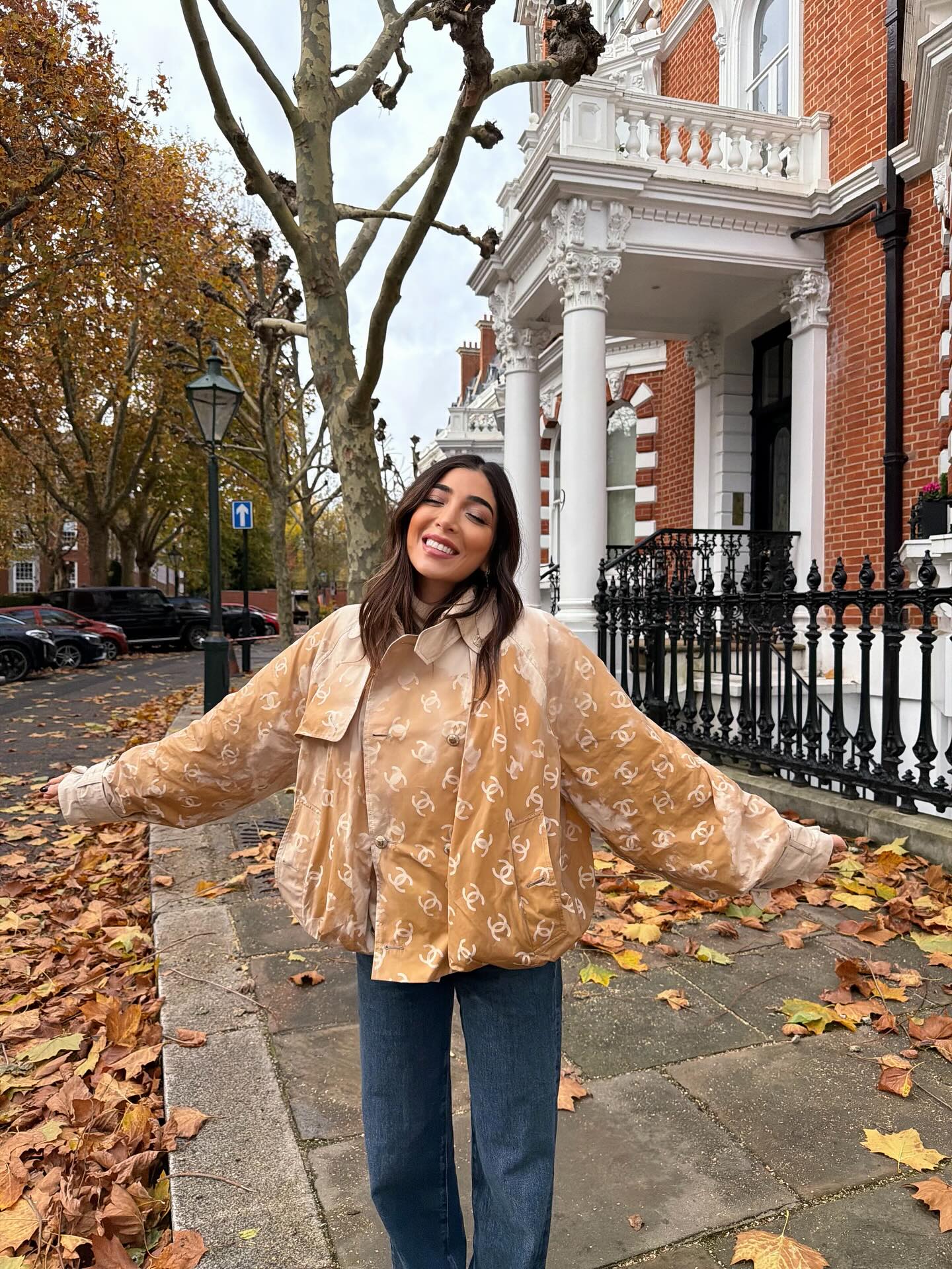 Chanel bán áo khoác gần 200 triệu, quan trọng là phải dầm mưa mới biết đang mặc đồ hiệu!- Ảnh 7.