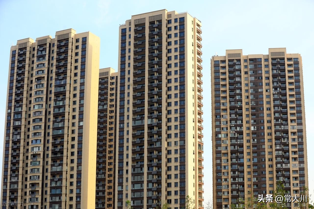 Đừng dại mua tầng cao nhất: Tôi đã trả giá bằng hóa đơn điện tăng gấp đôi và 2 lần sửa dột vẫn không xong- Ảnh 1. Đừng dại mua tầng cao nhất: Tôi đã trả giá bằng hóa đơn điện tăng gấp đôi và 2 lần sửa dột vẫn không xong- Ảnh 1.