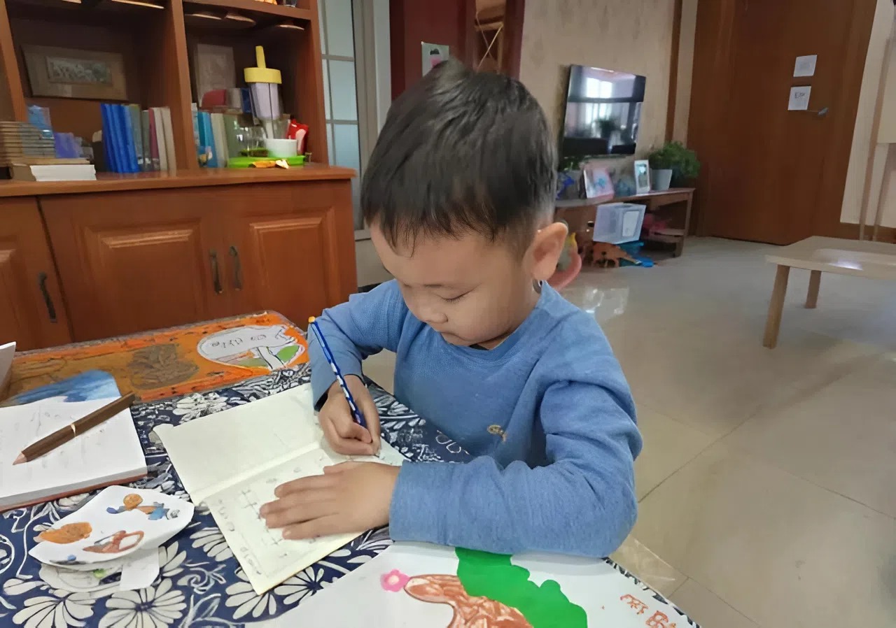 Hiệu trưởng 1 trường Mầm non nói thẳng: Nếu con có 2 đặc điểm sau thì tương lai bố mẹ không phải lo lắng chuyện học hành!- Ảnh 1.