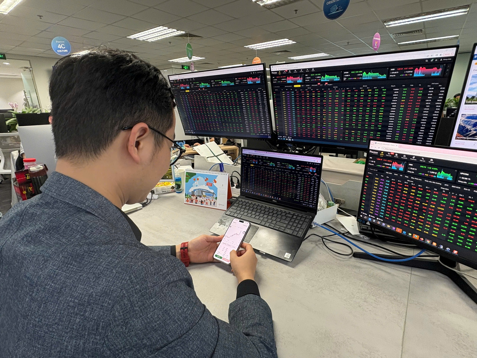 Chứng khoán mất 200 điểm: Diễn biến bình thường- Ảnh 1.