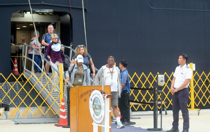 Hai siêu du thuyền hạng sang đưa 3.100 khách du lịch quốc tế đến Quảng Ninh- Ảnh 2.