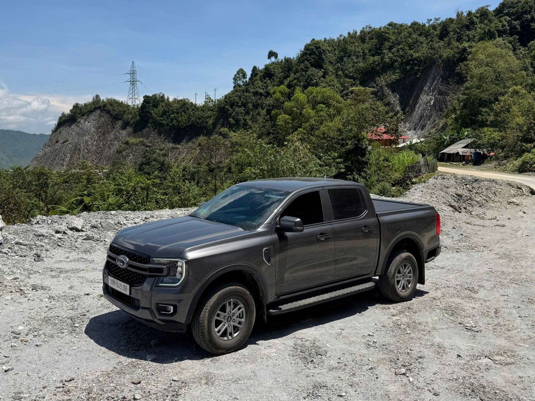 Ford Ranger giảm giá mạnh tại đại lý: Bản Wildtrak, Raptor giảm tới 120 triệu đồng, bản ‘base’ còn rẻ hơn Hilux- Ảnh 2.