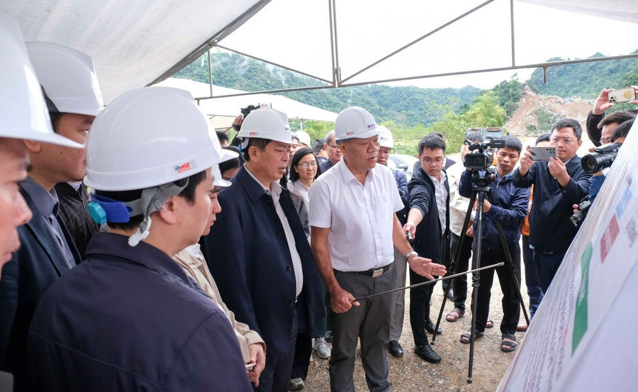 Bộ trưởng Xây dựng chốt hạn 'về đích' 2 tuyến cao tốc qua Cao Bằng, Lạng Sơn- Ảnh 1.