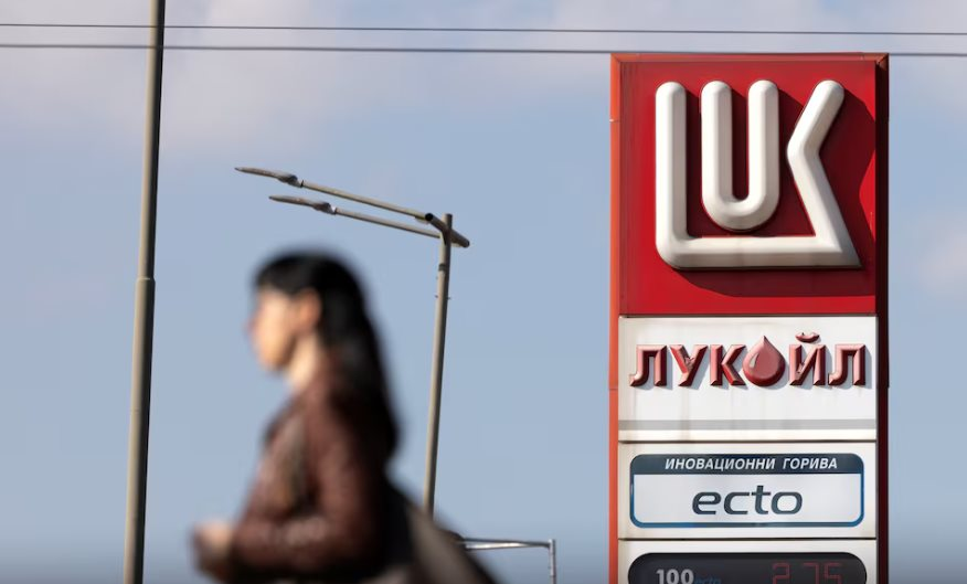 Mỹ trừng phạt 'ông lớn' dầu khí Nga, quốc gia châu Âu gặp nguy, chỉ còn xăng dầu dùng trong hơn 1 tháng- Ảnh 1.