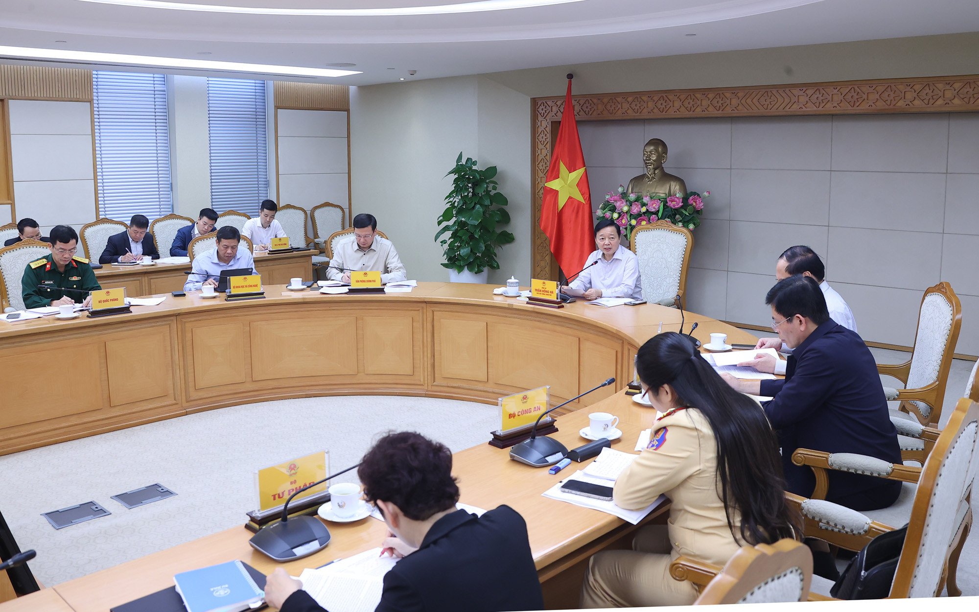 Đề xuất Hà Nội và TP.HCM áp dụng quy chuẩn khí thải ô tô cao hơn, sớm hơn- Ảnh 1.