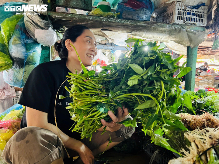 Giá rau xanh tại TP.HCM tăng vọt- Ảnh 2.