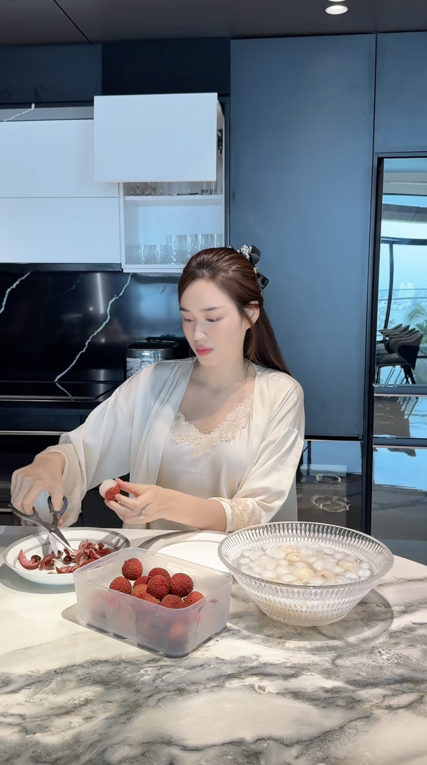 1 nàng hậu tặng quà cưới gây sốc cho Đỗ Hà - Viết Vương- Ảnh 4.