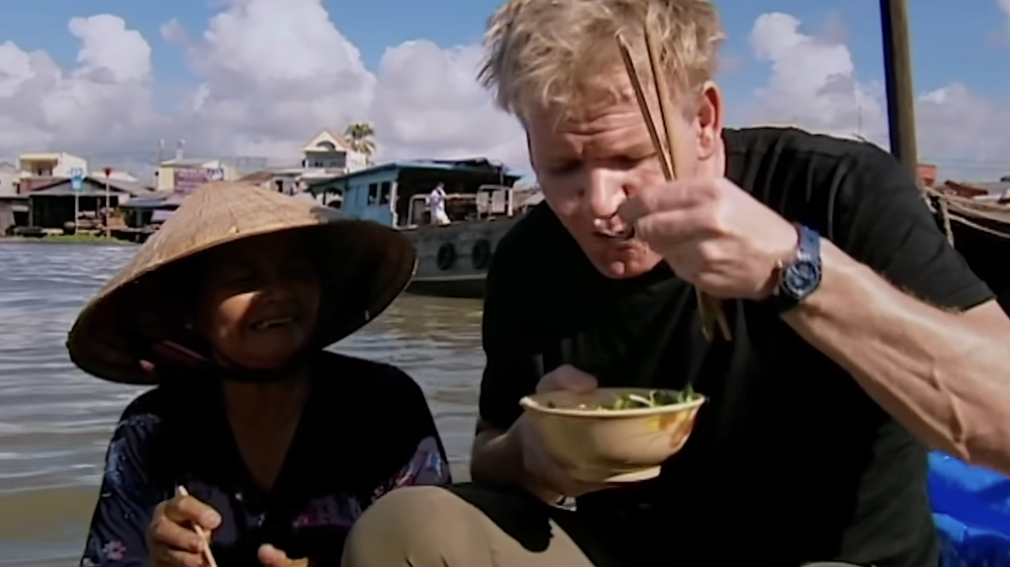 Bà bán hủ tiếu Việt khiến đầu bếp có khối tài sản 220 triệu đô phải Bà bán hủ tiếu Việt khiến đầu bếp có khối tài sản 220 triệu đô phải