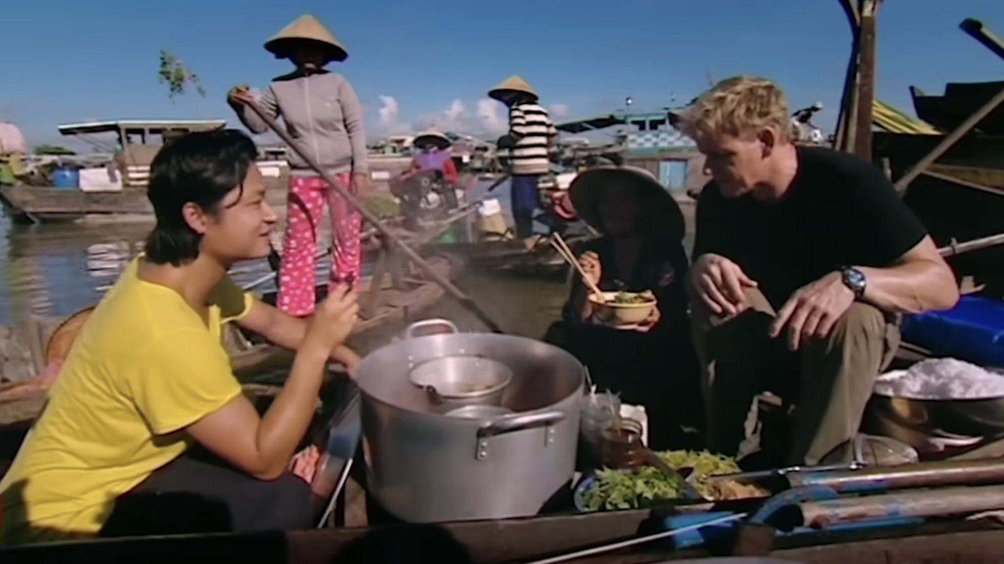 Bà bán hủ tiếu Việt khiến đầu bếp có khối tài sản 220 triệu đô phải Bà bán hủ tiếu Việt khiến đầu bếp có khối tài sản 220 triệu đô phải