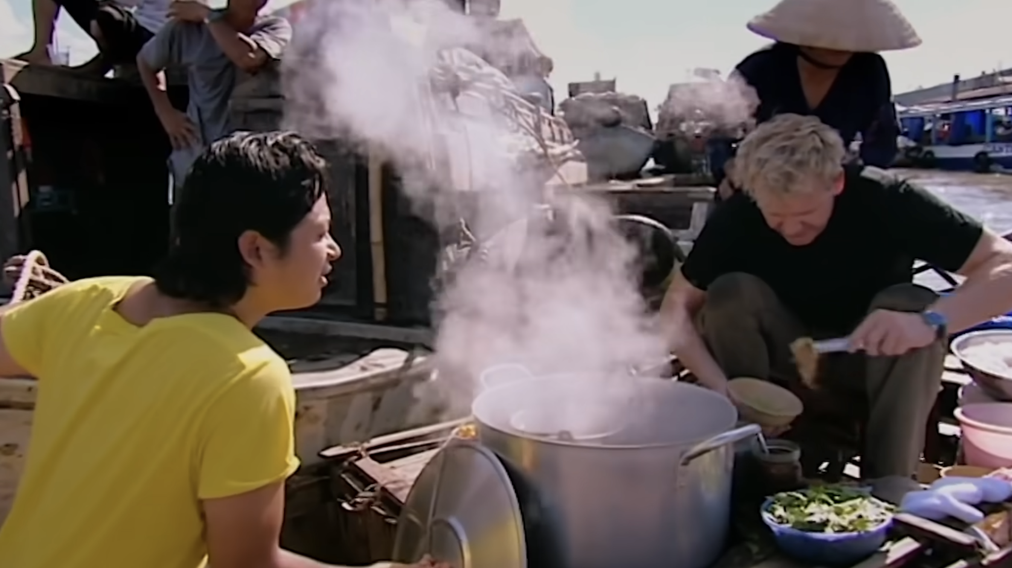 Bà bán hủ tiếu Việt khiến đầu bếp có khối tài sản 220 triệu đô phải Bà bán hủ tiếu Việt khiến đầu bếp có khối tài sản 220 triệu đô phải